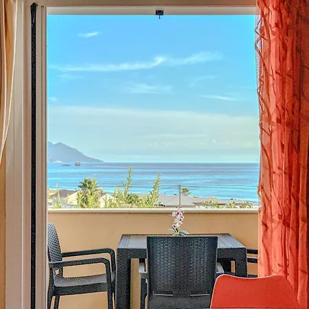 Emma 158 - Blue Private Homes