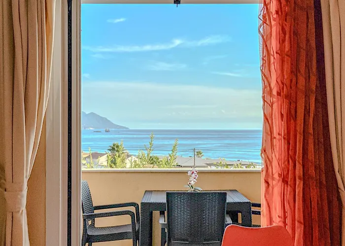 Emma 158 - Blue Private Homes